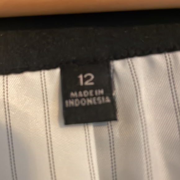 Skirt & Blazer set from Banana Republic - Picture 2 of 4